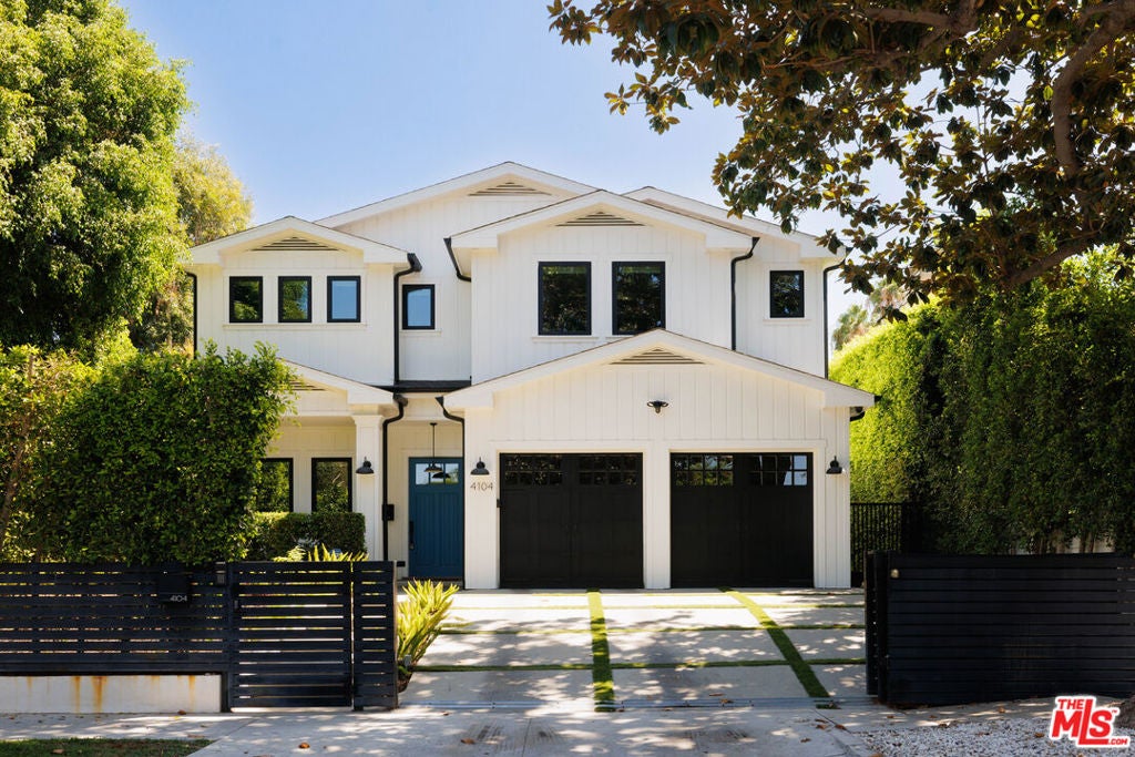 Photo of 4104 Kraft Avenue, Los Angeles, CA 91604 (MLS # 26986253)
