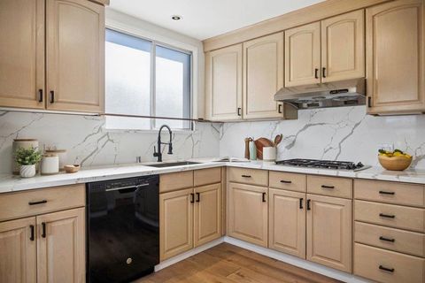 Tiny photo for 31 Avalon Drive, Daly City, CA 94015 (MLS # ML82037522)