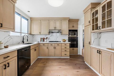 Tiny photo for 31 Avalon Drive, Daly City, CA 94015 (MLS # ML82037522)