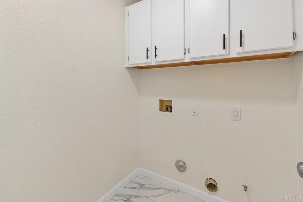 listing image 130725603852354415320