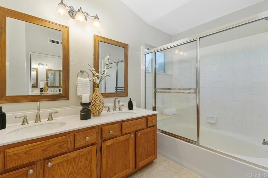 listing image 130720861807815455914