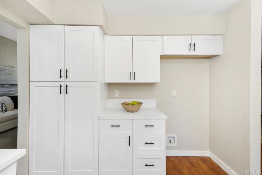 listing image 130727576409678435613