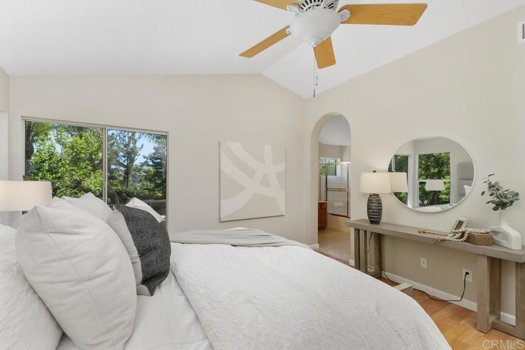 listing image 130722500609447352386