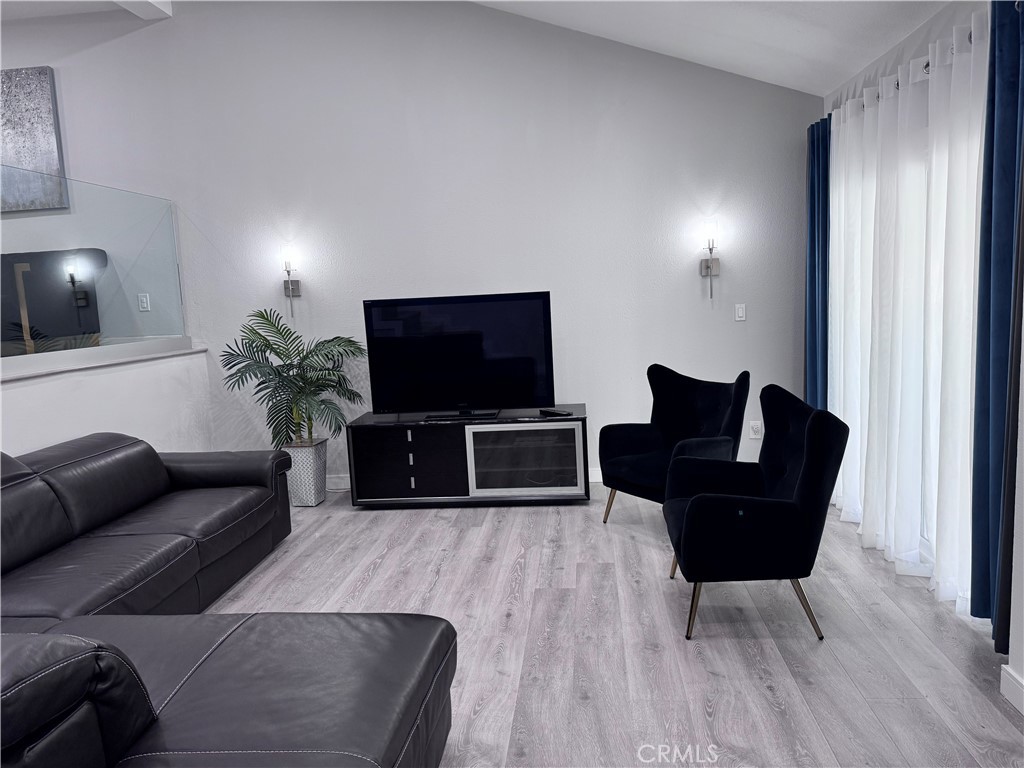 1/2 Nita Avenue