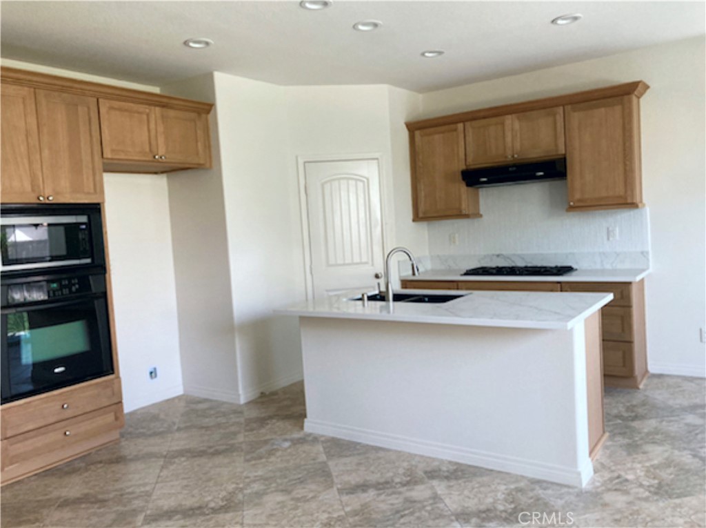 30272 Tattersail Way