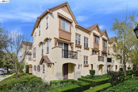 Photo of 152 Heligan Lane Ln #15, Livermore, CA 94551 (MLS # 41128768)