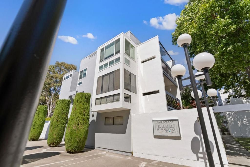 Photo of 1041 Shell Boulevard #8, Foster City, CA 94404 (MLS # ML82025188)