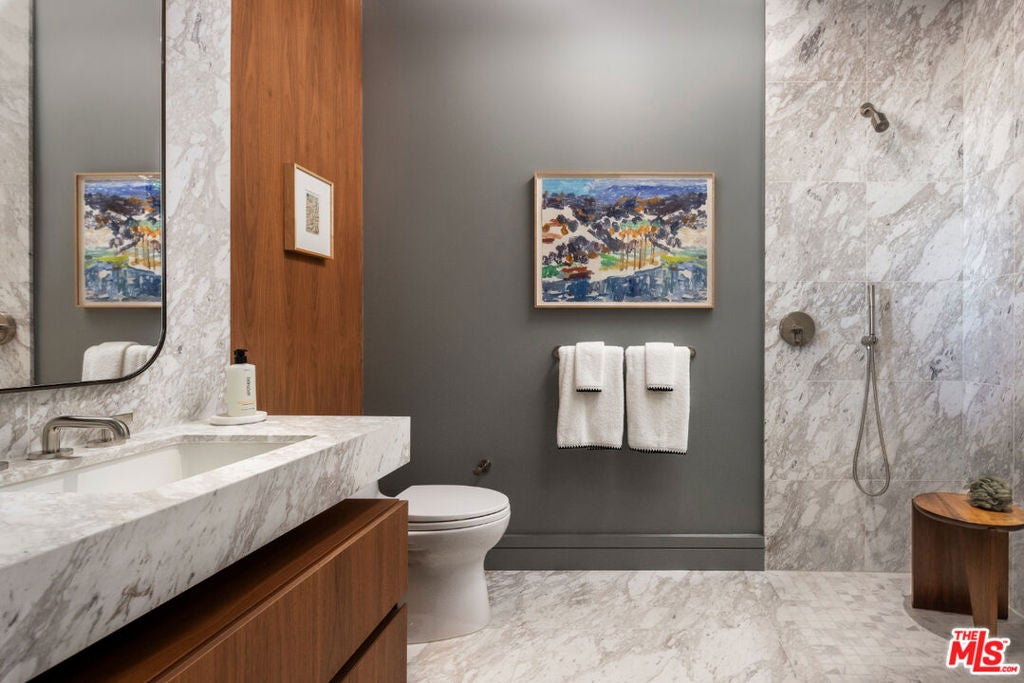 211 W Elm Court 14C
