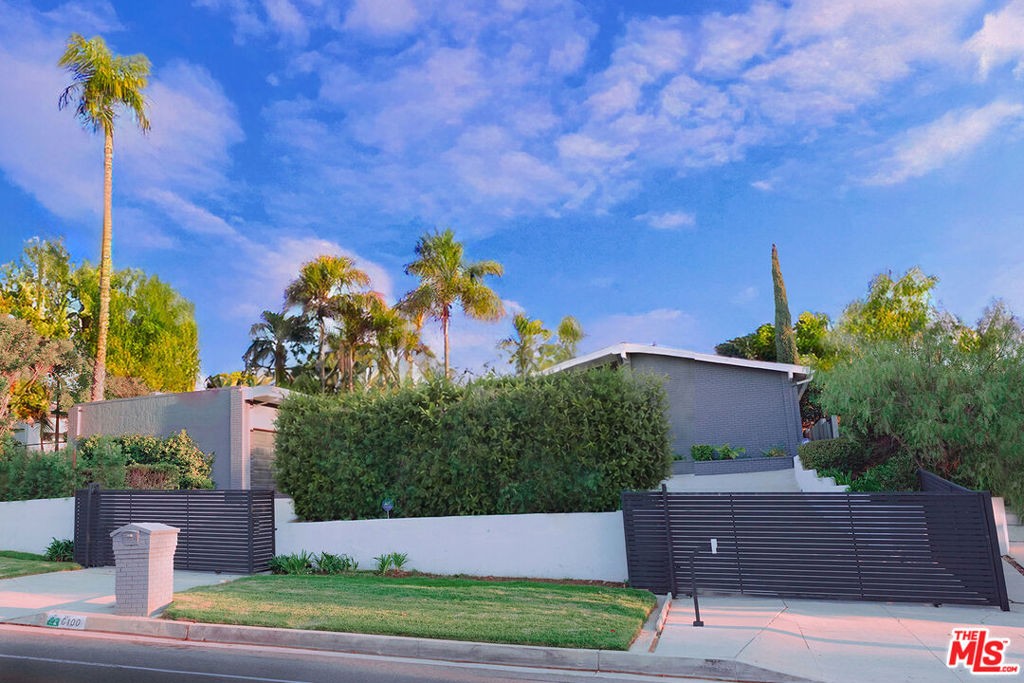 8400 Mulholland Drive