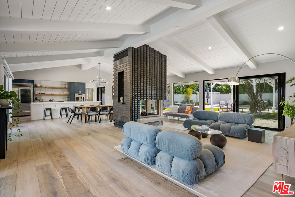 8400 Mulholland Drive