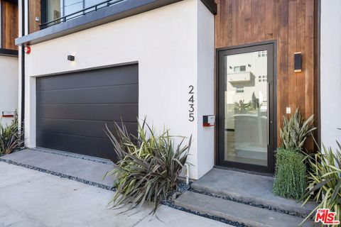 Photo of 2435 S Penmar Avenue, Venice, CA 90291 (MLS # 26847645)