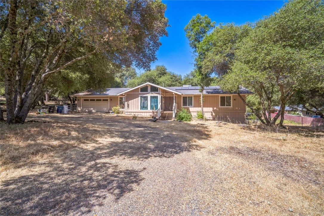 Welcome to this charming 3-bedroom, 2-bathroom, 1,740 sq ft home nestled in a peaceful, tree-lined setting. Featuring a spacious layout and classic ranch-style design, it offers the perfect mix of comfort and privacy. The large lot provides space for outdoor activities and future projects. Located just 20 miles from Yosemite National Park, this home offers both seclusion and convenience. Don’t miss this incredible opportunity!
Images have been digitally enhanced for illustrative purposes only.