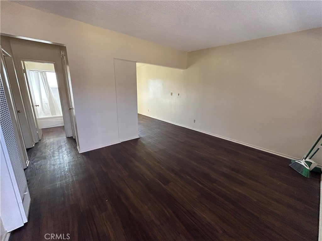 325 W Carson Street 9