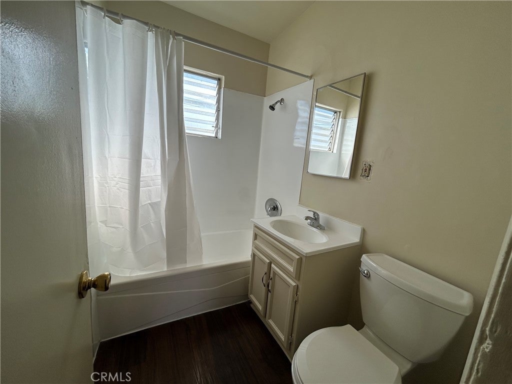 325 W Carson Street 9