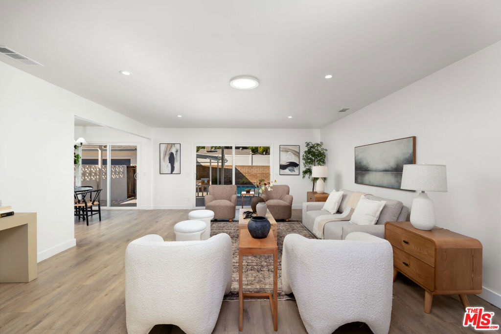 16257 Los Alimos Street