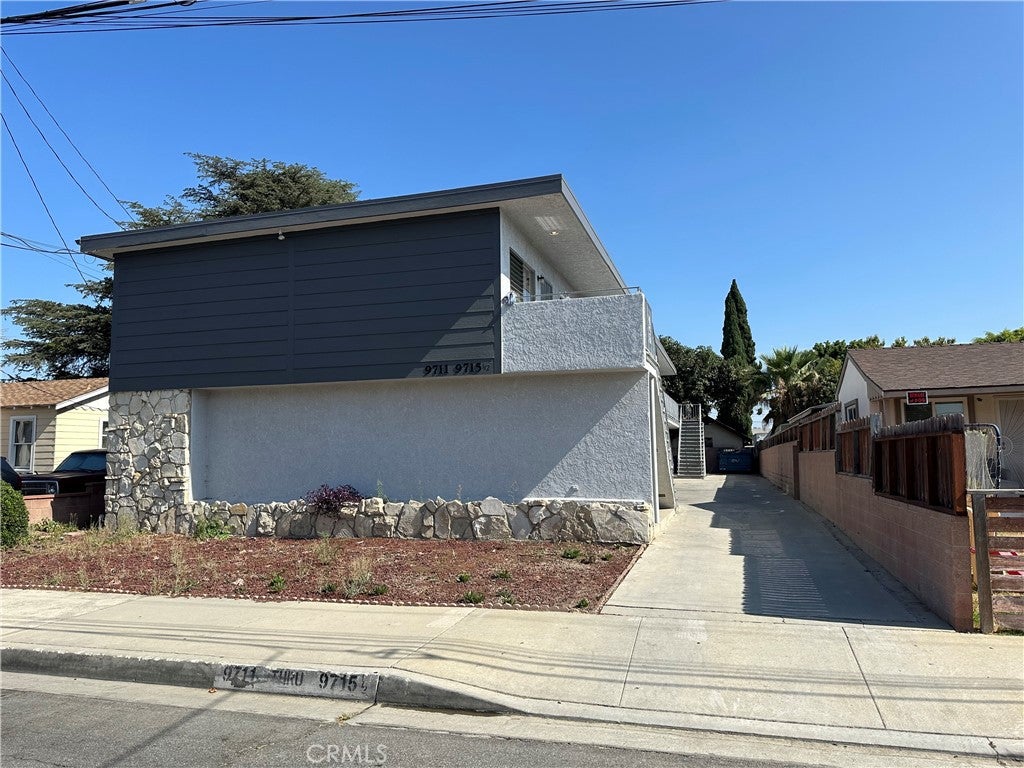 9711 Laurel