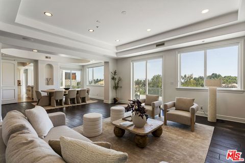 Photo of 4726 San Sebastian Drive, Woodland Hills, CA 91364 (MLS # 26829195)