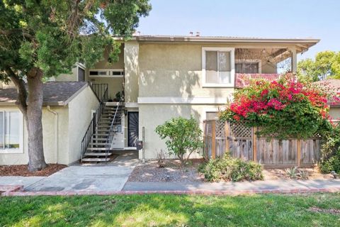 Photo of 1052 Delna Manor Lane #1052, San Jose, CA 95128 (MLS # ML82050990)