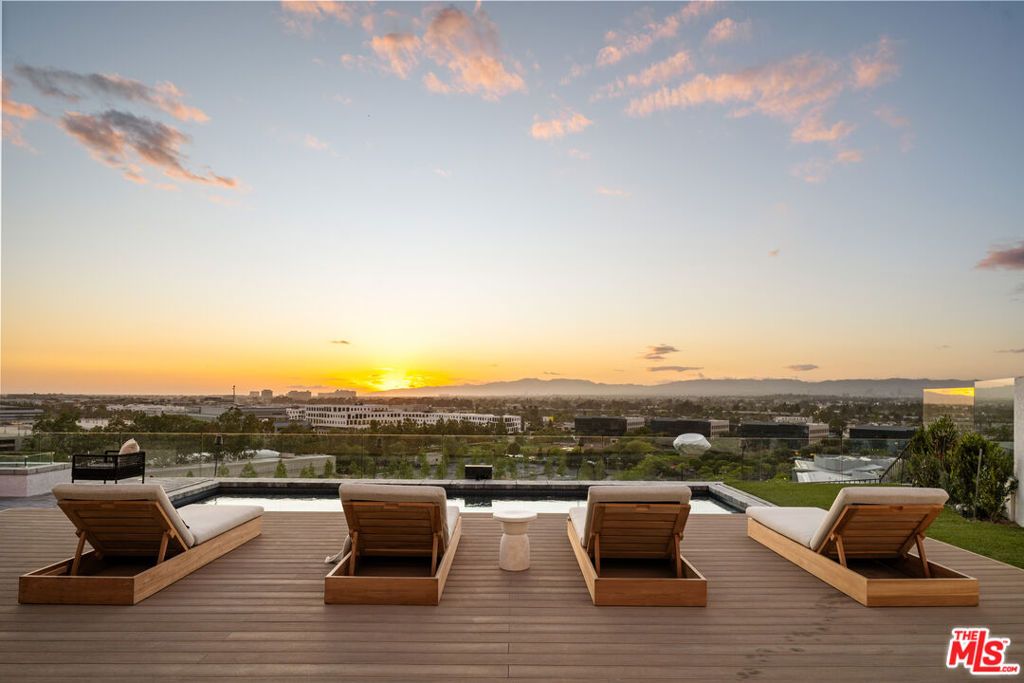 Photo of 6592 Kentwood Bluffs Drive, Los Angeles, CA 90045 (MLS # 26648949)