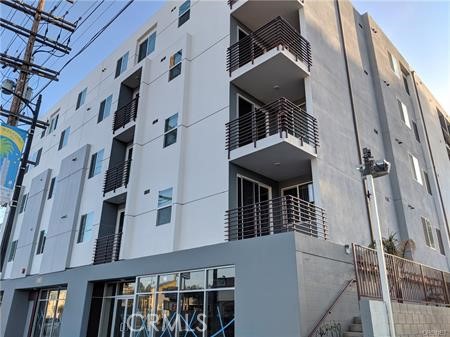 Newer luxury apartment building built-in 2018, located in the heart of the city!
Private laundry area inside . Beautiful kitchen with quartz countertops stainless, steel appliances, throughout wood look floor. Assigned parking, Large roof patio with sitting area and the amazing view of the city.