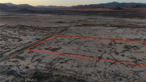 Photo of 732 Locust Avenue, Lucerne Valley, CA 92356 (MLS # HD26086043)