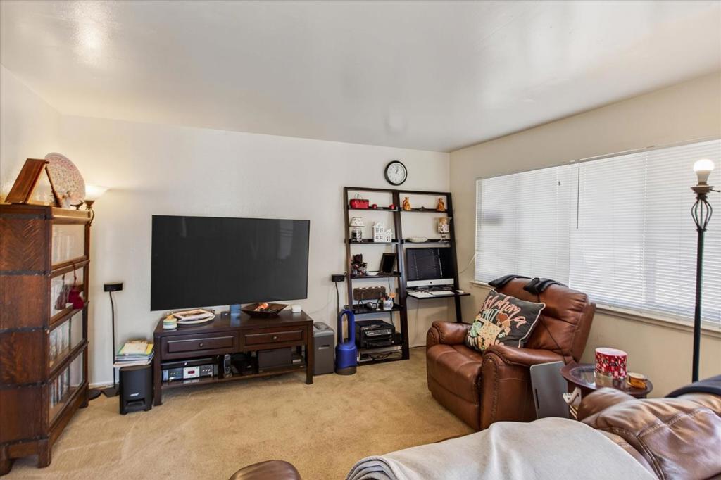 910912 Academy Avenue