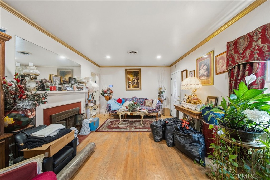 12135 Lynwood Avenue