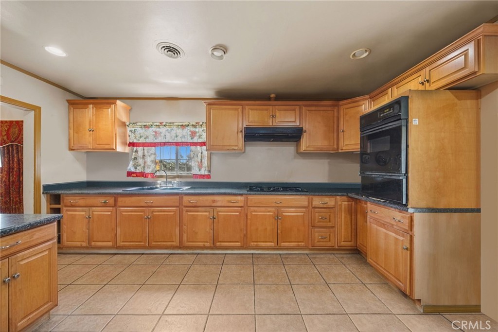 12135 Lynwood Avenue