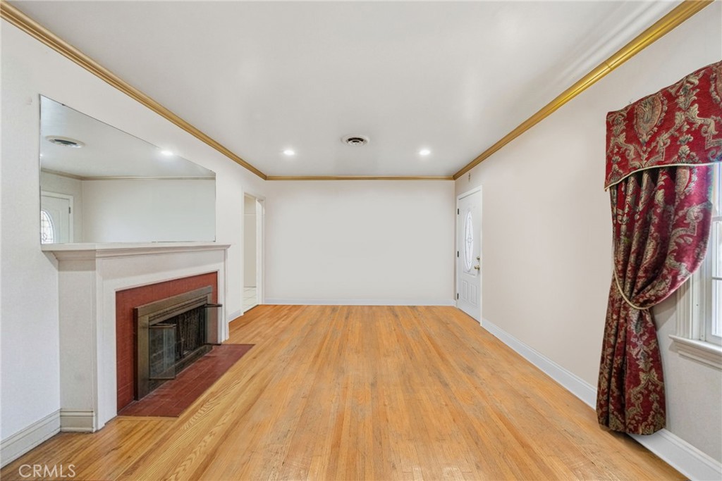 12135 Lynwood Avenue