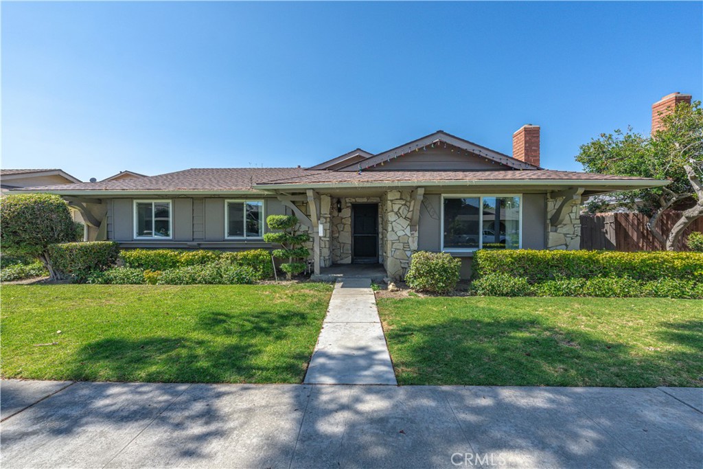 2619 W Aurora Street