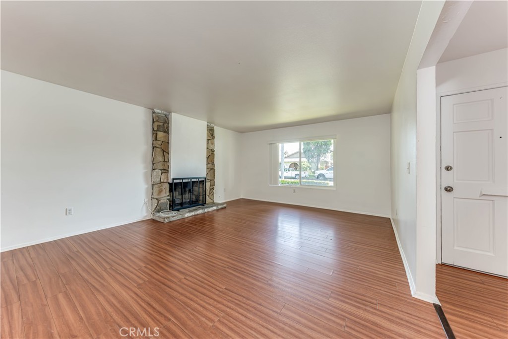2619 W Aurora Street