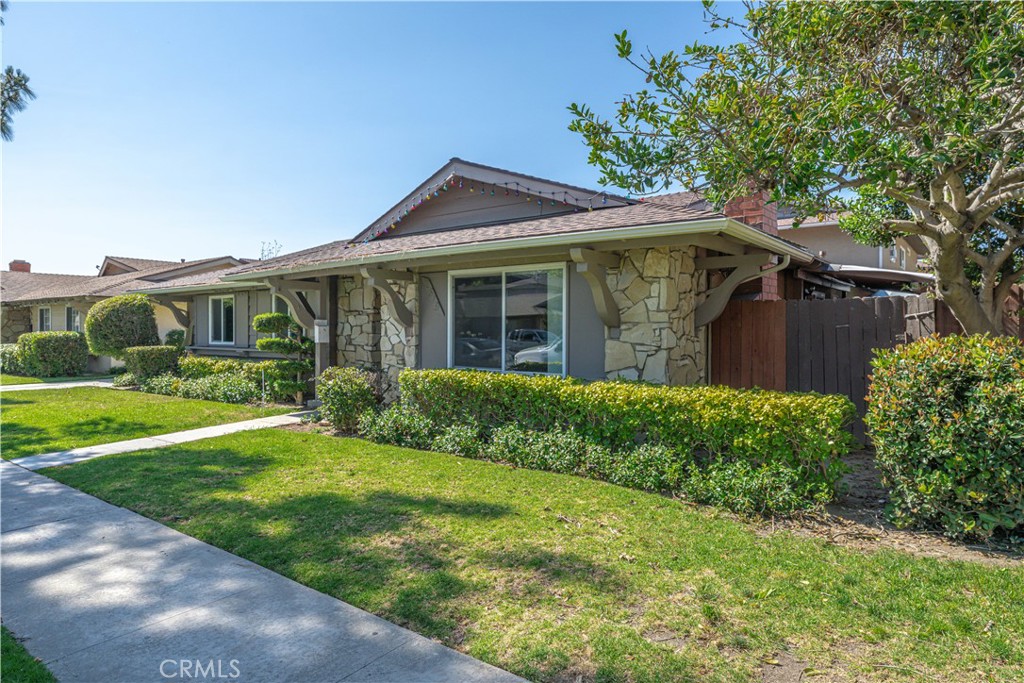 2619 W Aurora Street