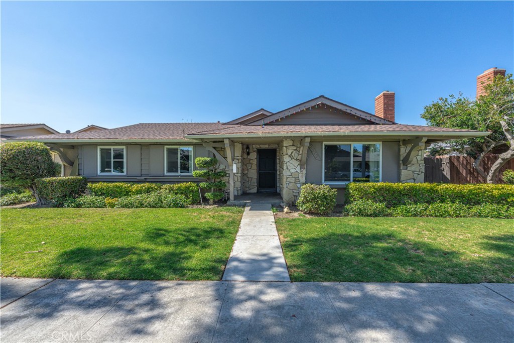 2619 W Aurora Street