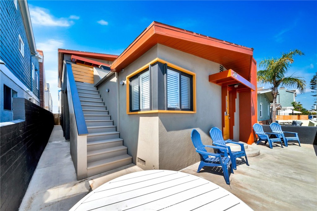 217 E Balboa Boulevard