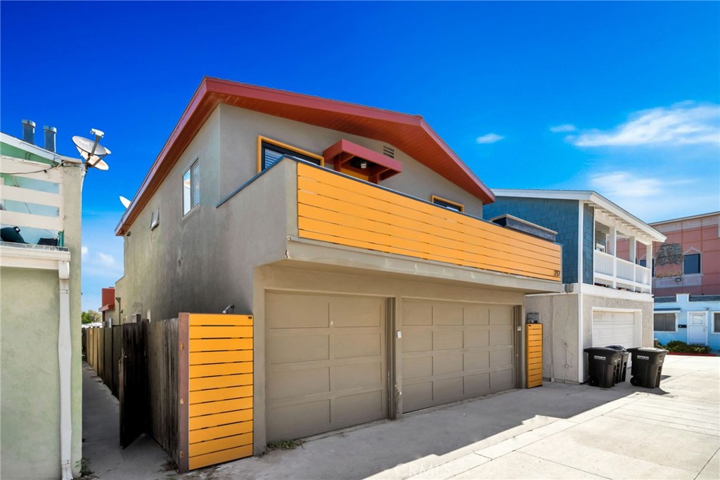 217 E Balboa Boulevard