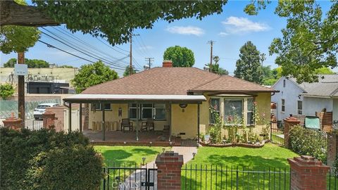 Photo of 532 N Reese Pl, Burbank, CA 91506 (MLS # BB25234221)
