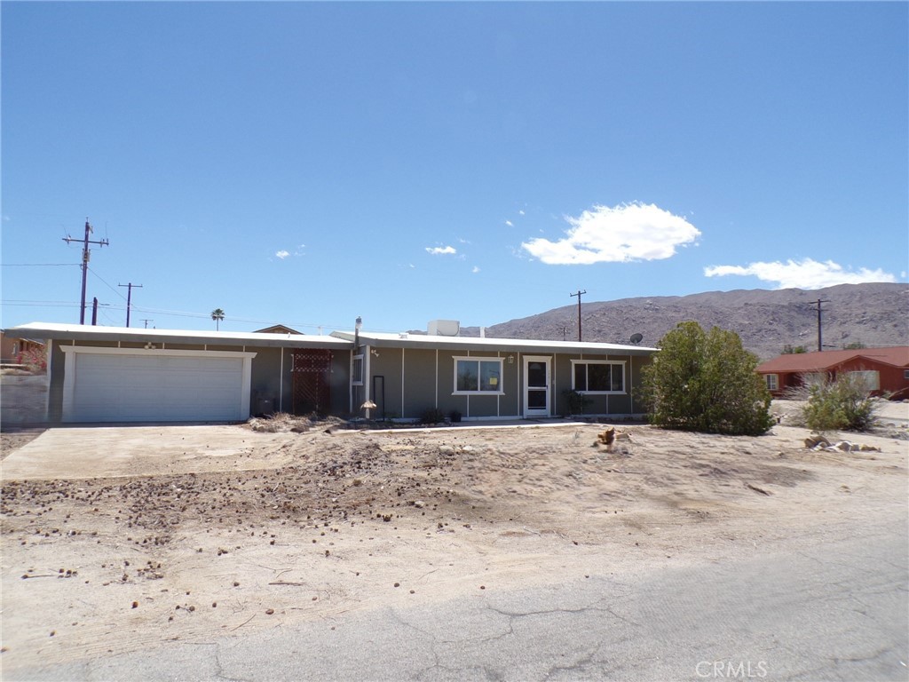 Fixer-upper in 29 Palms, near Joshua Tree National Park's main entrance! This 2-bed, 1.5-bath home features an open floor plan, laundry room, fenced backyard, and attached double garage. Close to shopping and restaurants. Perfect for those looking to personalize their desert retreat! Contact for details.