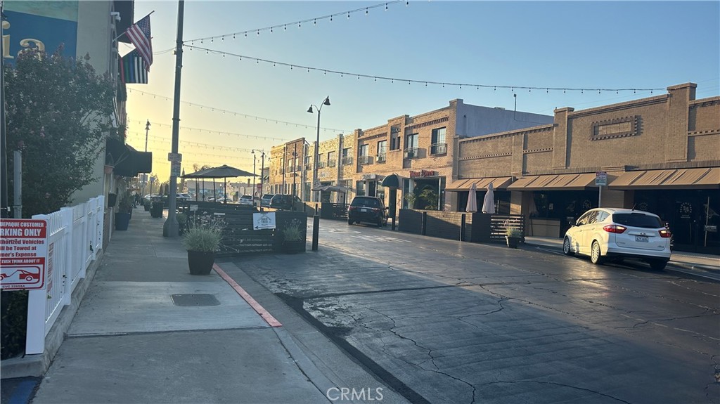 315 W Santa Fe Avenue