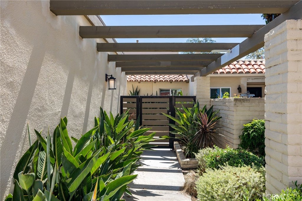 2332 Vista Huerta, Newport Beach CA 92660 - Photo 8