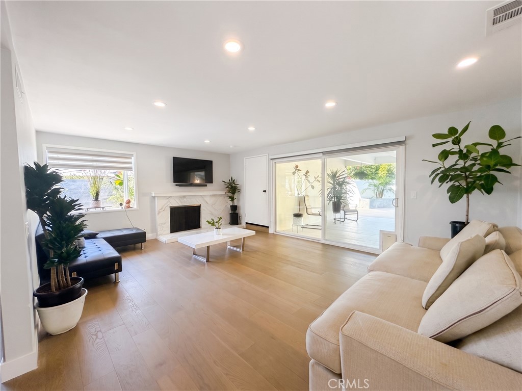 2750 San Carlos