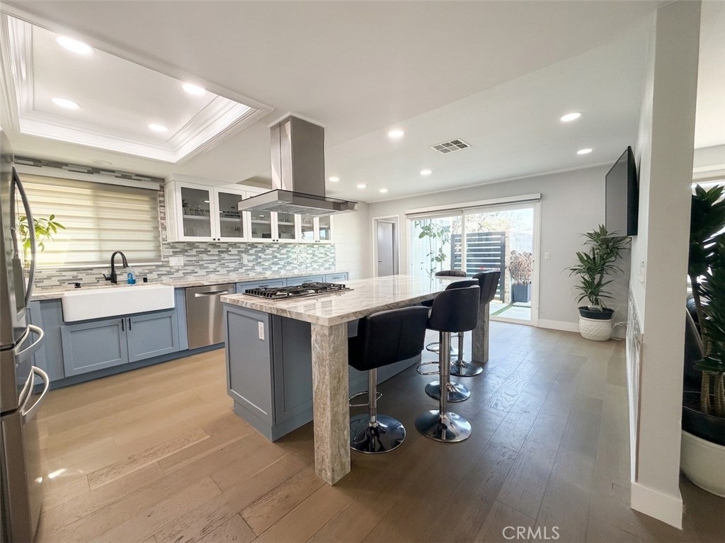 2750 San Carlos