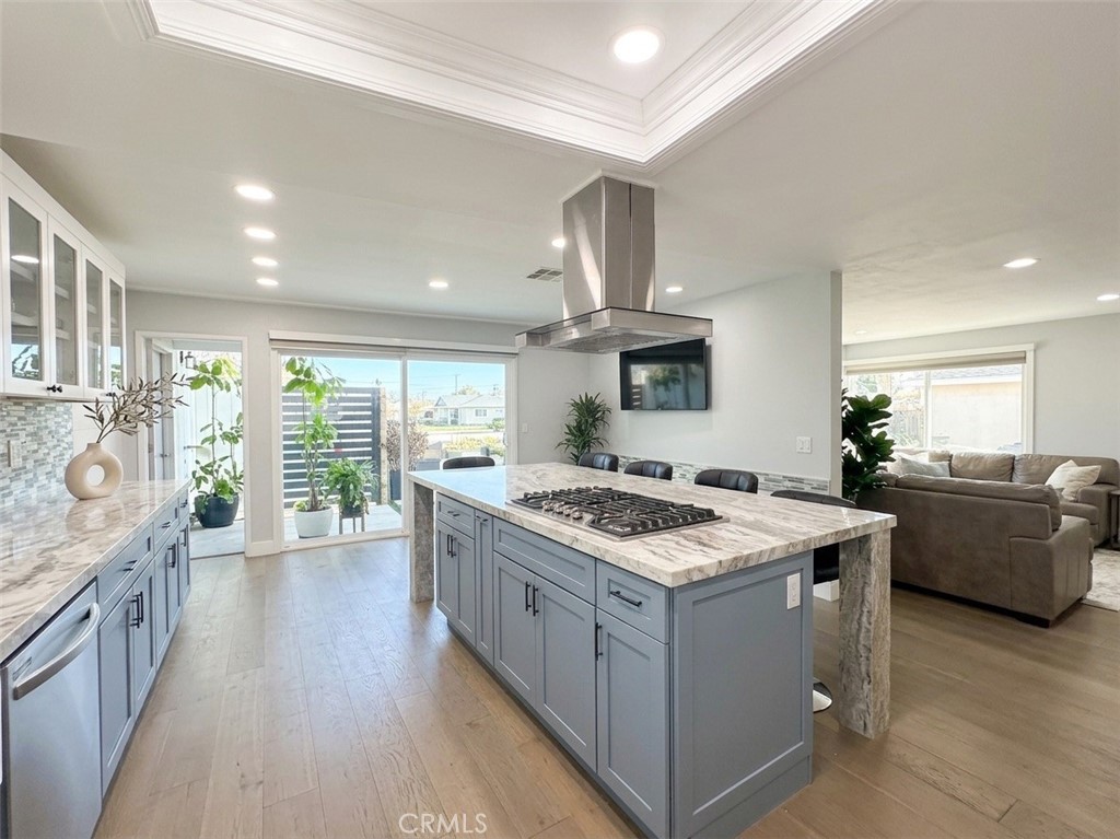 2750 San Carlos