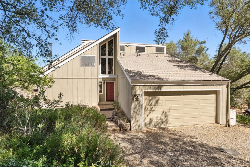 This large and lovely home is situated on 3.13 acres at the end of a cul-de-sac in Yosemite Lakes Park. A very versatile floor plan in this 2456 square foot custom home with beautiful views. The home has a great mountain feel with the soaring wood work and river rock hearths for both the wood stove & the fireplace. The large primary bedroom suite is on the lower floor. Upstairs is a huge loft along with the 3rd bedroom and bathroom. Brand new roof installed in July 2025 as well as freshly painted interior so it is move in ready! Not far from the golf course and cafe. Other amenities for the residents include a swimming pool, tennis court, clubhouse, lakes, equestrian center, horse trails, restaurant, recreation center, playground, security, fire department, plus a gas station, markets, and other commercial businesses close by. A short commute to North Fresno, less than an hour to Yosemite National Park. Check out the photos and virtual tour to see if this might be your next home!