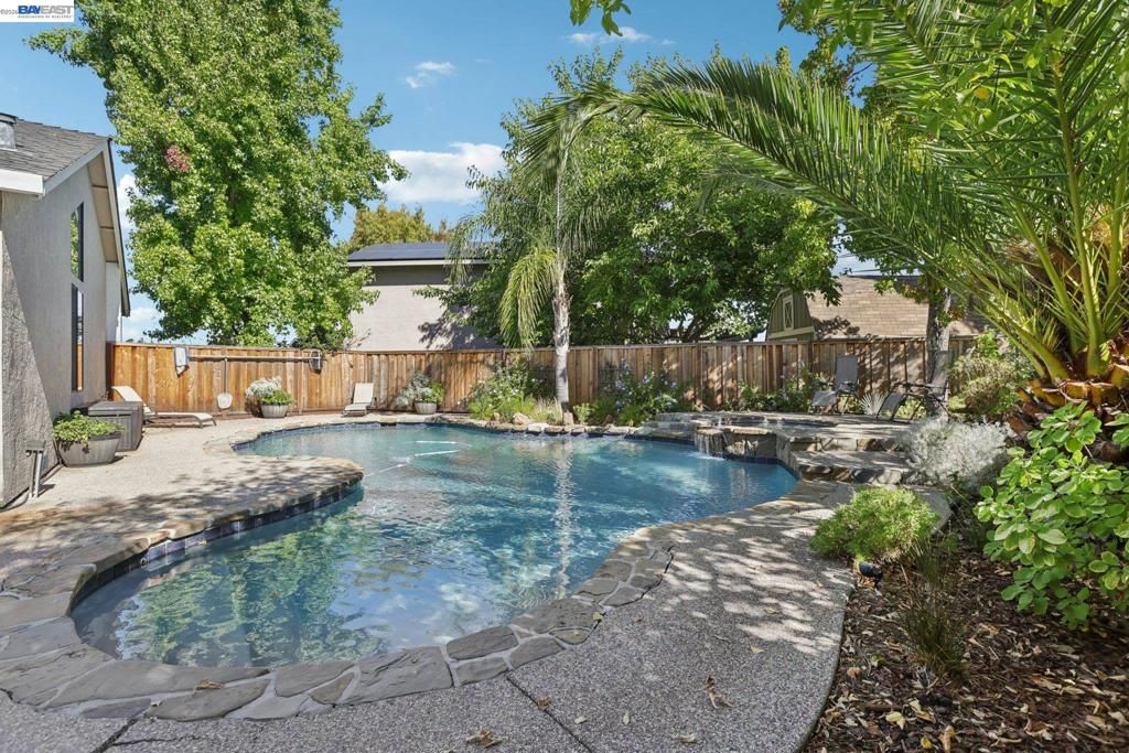 Photo of 300 Lodgepole Ct Ct, Martinez, CA 94553 (MLS # 41131268)