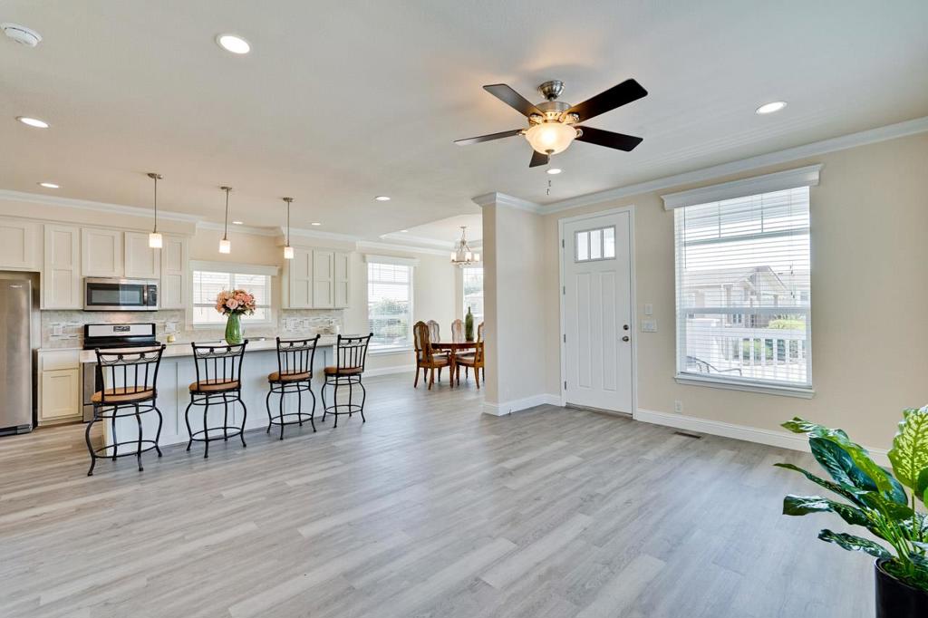 1225 Vienna Drive