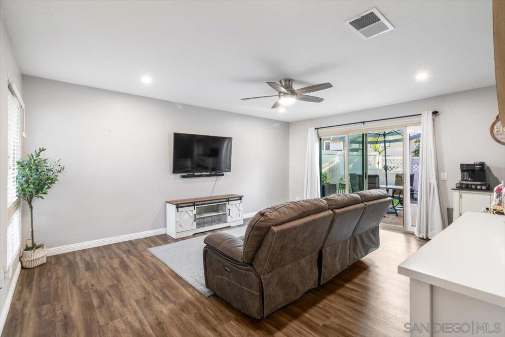 220 Eveningside Gln