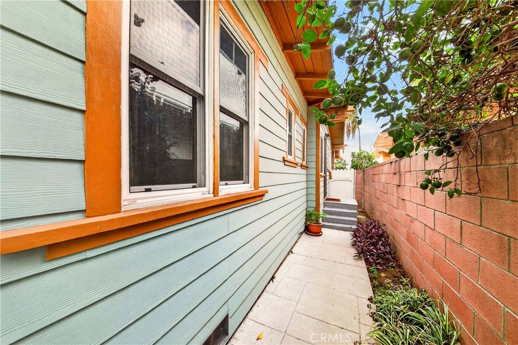 1705 W 52nd