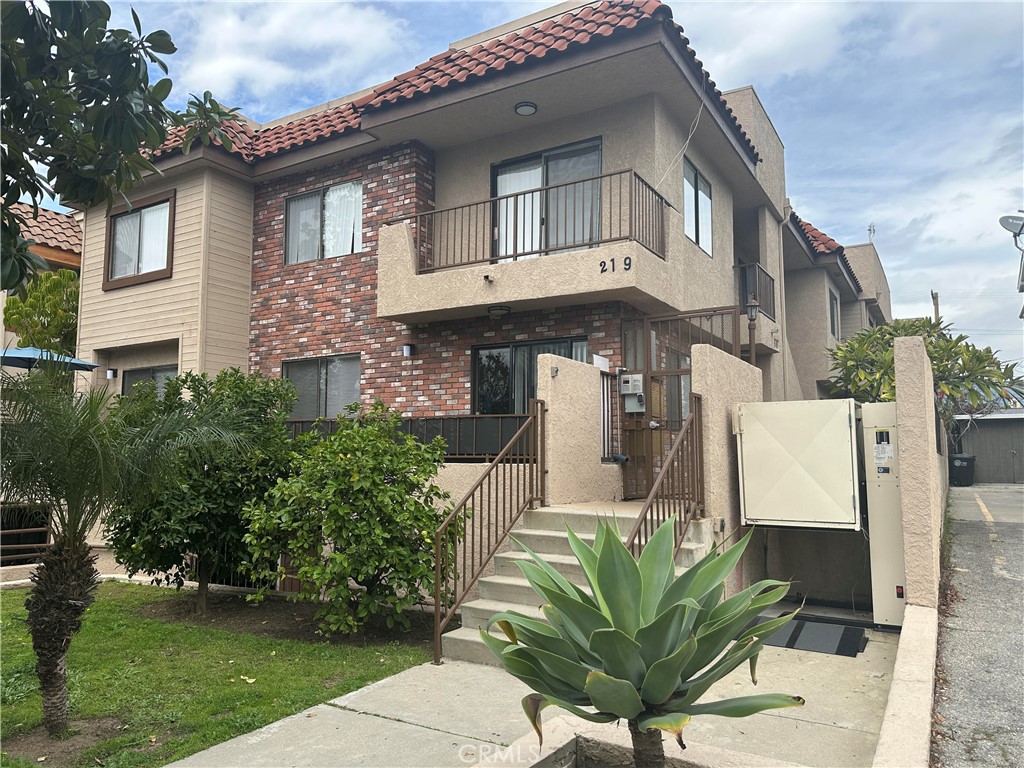 Welcome to your new home at 219 E Maple St, Glendale. This beautifully remodeled 2-bedroom, 2-bathroom apartment on the second floor offers the perfect blend of luxury and convenience. Situated in a well-maintained 10-unit building with secure intercom access and underground parking, this residence ensures both safety and comfort. The prime location puts you just minutes away from shopping centers, transportation hubs, the Americana, and the Glendale Galleria. Step inside to discover new flooring, all recessed lighting, and fresh paint throughout, creating a modern and inviting ambiance. The remodeled kitchen features sleek quartz countertops and brand-new cabinets, perfect for all your culinary needs. Enjoy the comfort of central air and heat, and the added convenience of in-unit washer and dryer hookups. With one dedicated underground parking space, you'll never have to worry about parking. This stylish and practical apartment is ready for you to call home. Embrace the vibrant lifestyle Glendale has to offer. Schedule a tour today and experience luxury living at its finest! One-year minimum lease. No pets policy. No smoking allowed.