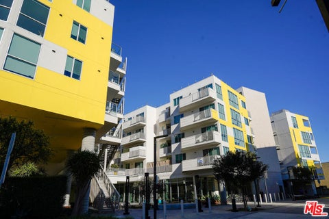 Photo of 2929 pennsylvania Avenue #106, Santa Monica, CA 90404 (MLS # 26102987)