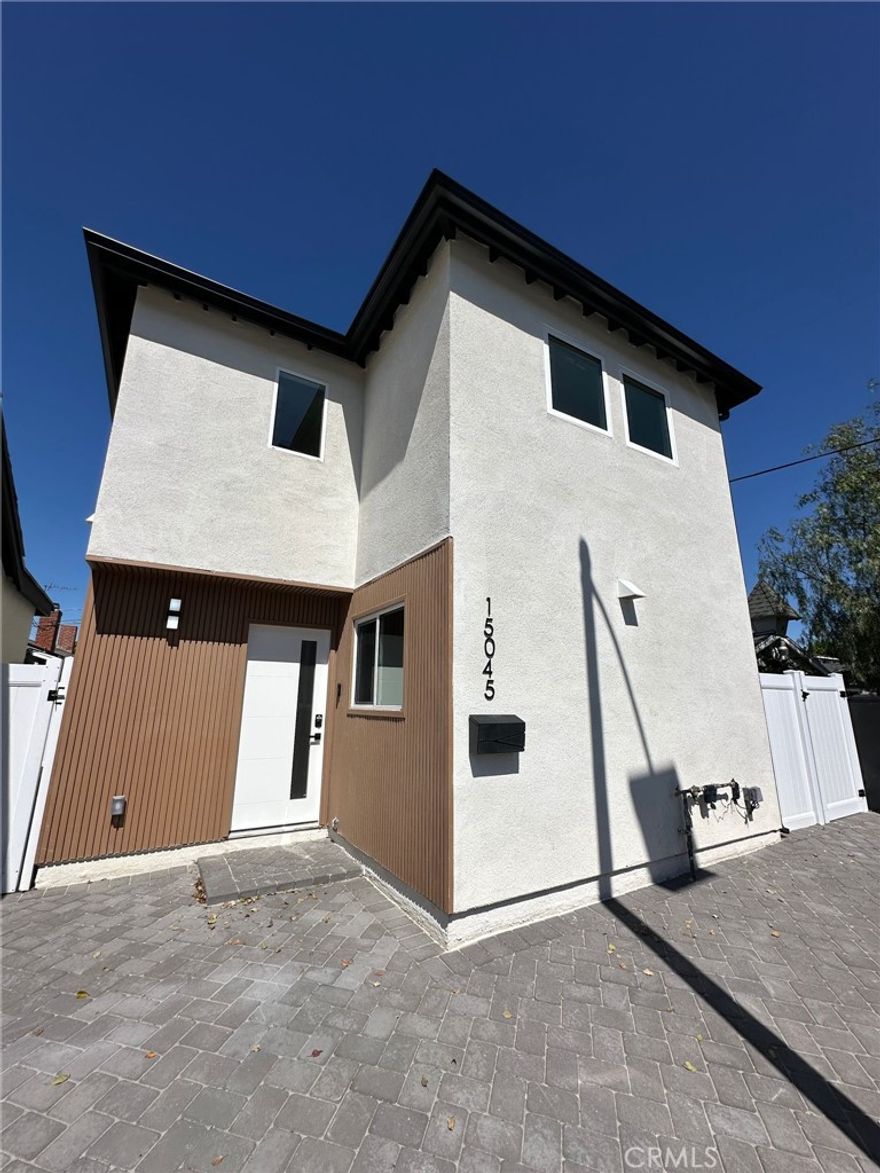 Move-in incentive of 2 weeks free on approved credit! Listing Price of $3,637takes into account the 2 weeks move-in credit. Lease price is $3,795. Welcome to this stunning newly built FREESTANDING two-story home with a PRIVATE YARD offering 3 spacious bedrooms and 3 full bathrooms across 1,136 sq. ft. of modern living space. Step inside to an open-concept floor plan featuring high ceilings, recessed lighting, and wide plank flooring throughout.



The chef’s kitchen is designed with sleek two-tone cabinetry, quartz countertops, and stainless steel appliances, flowing seamlessly into the bright living and dining areas—perfect for entertaining. Sliding glass doors open to a private fenced yard with low-maintenance turf and paved patio space, ideal for outdoor gatherings.



Upstairs, you’ll find generously sized bedrooms with custom closets, including a primary suite with a spa-inspired bathroom featuring a glass-enclosed shower and designer finishes. Each bathroom is thoughtfully upgraded with modern fixtures and finishes.



Additional highlights include:



Central A/C & heat



In-unit laundry hookups



Under-stair storage



Gated entry with private parking



Located in a desirable neighborhood close to shopping, dining, and freeway access, this home blends comfort and convenience with sleek contemporary style.